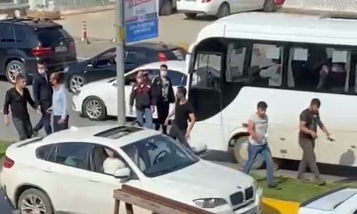 Trafik kazası sonrası cadde boks ringine döndü