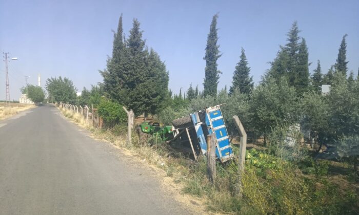 Traktör şarampole devrildi: 1 yaralı
