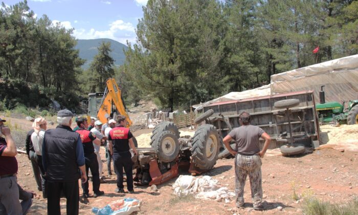 Traktörün altında kaldı