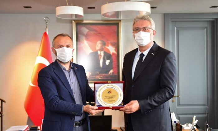 TSO’dan Erdemir’e tebrik plaketi