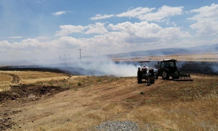 Tunceli’de 10 dönüm ekili alan yanarak kül oldu