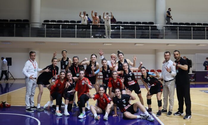 Turgutlu Belediye Kadın Basketbol yolu yarıladı