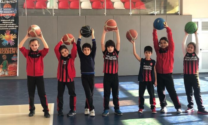 Turgutlu Belediyesi geleceğin yıldız sporcularını yetiştiriyor