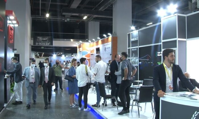 Turizm fuarı pandemi kuralları altında fiziksel olarak başladı