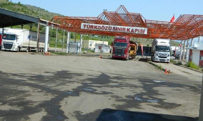 Türkiye kapıyı açıyor, Gürcistan kapatıyor