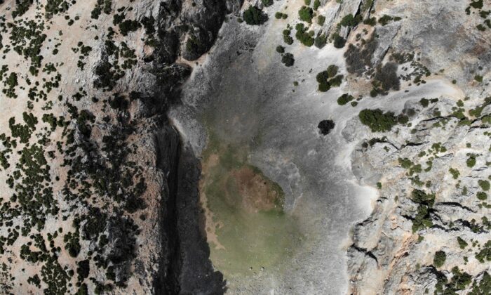 Türkiye’nin 3., Ege’nin ise en büyük obruğu ziyaretçilerini bekliyor