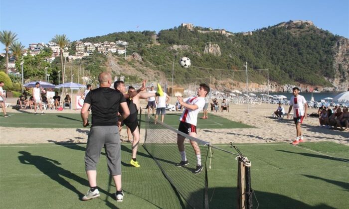 Türkiye’nin ilk ayak tenisi şampiyonası Alanya’da yapıldı
