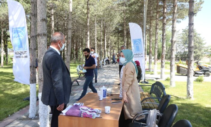 Tuşba Belediyesinden aşı kampanyasına destek