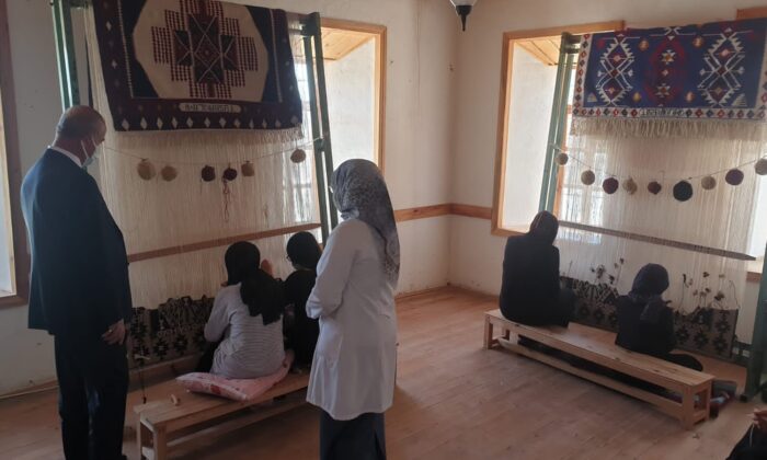 Tuşba Belediyesinden dezavantajlı kadınlara yönelik halı ve kilim kursu