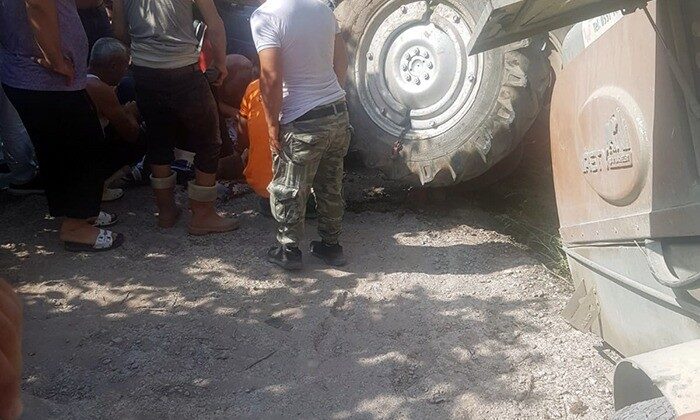 Uçurumdan kaçtı, traktörün altında kalmaktan kaçamadı