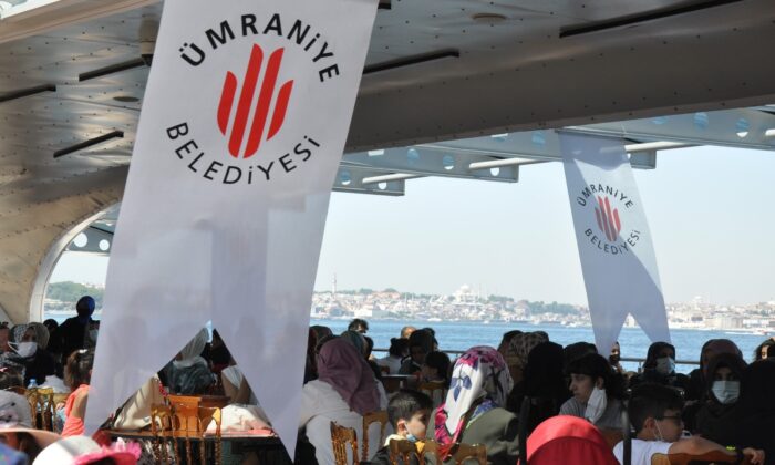 Ümraniyeliler, çay ve simit eşliğinde boğazın tadını çıkardı