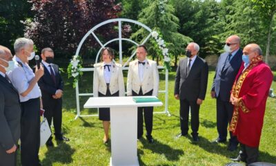 Üniformalarıyla dünya evine girdiler