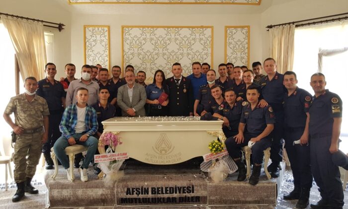 Üniformalı nikah töreni