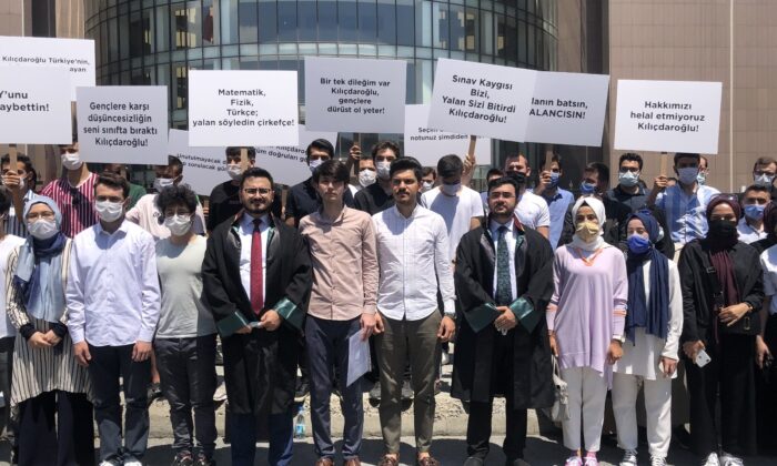 Üniversite sınavına giren genç Kemal Kılıçdaroğlu’na 1 TL’lik manevi tazminat davası açtı