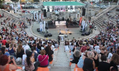 Ünlü isimler engelli öğrenciler için sahne aldı