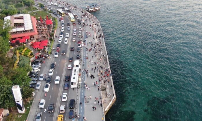 Üsküdar’da kısıtlamasız cumartesinde dikkat çeken yoğunluk