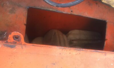 Uyuşturucuları traktörün gösterge paneline saklamışlar