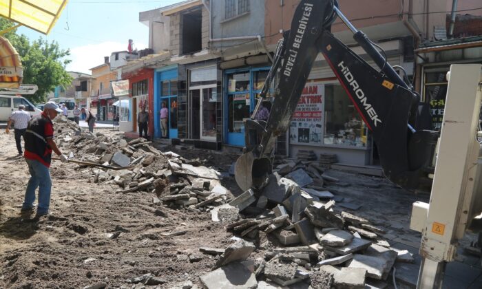 Uzun Çarşı’nın alt ve üst yapı çalışmalarına başlandı