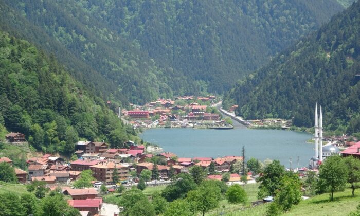 Uzungöl kıyısındaki kaçak yapıların yıkımına 15 Eylül’de başlanacak