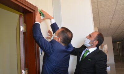 Vali Akbıyık, engelli yönlendirme levhaları astı