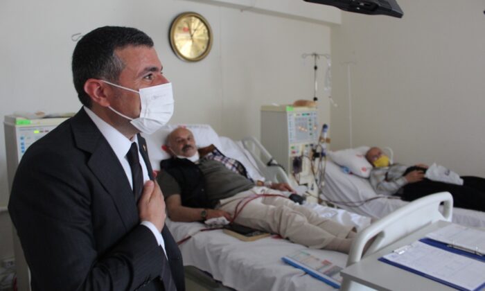 Vali Atay’dan diyaliz hastalarına moral ziyareti