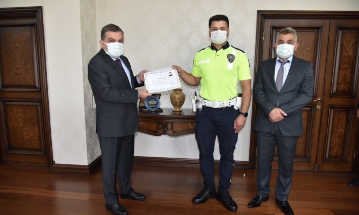 Vali Işık’tan trafik personellerine başarı belgesi