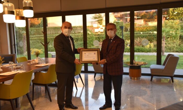 Vali Karadeniz İl Sağlık Müdürü Yemenici’nin veda yemeğine katıldı