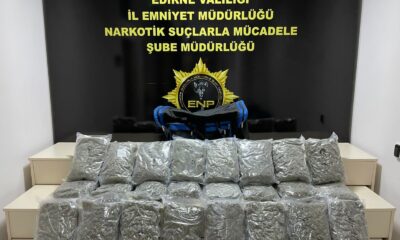 Valiz dolusu uyuşturucuyla yakalandılar