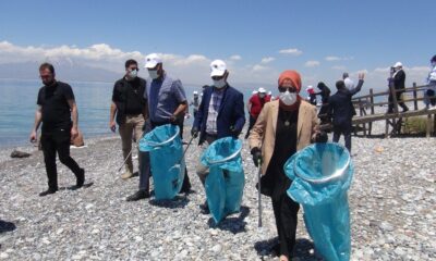 Van Gölü sahili temizlendi