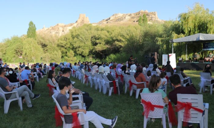 Van Kalesi’nde dört dilde konser