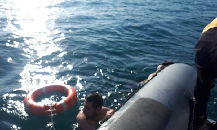Van’da boğulmak üzere olan 4 kişi kurtarıldı