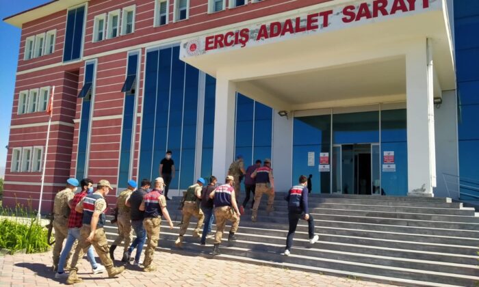 Van’da ‘torbacı’ operasyonunda 5 tutuklama