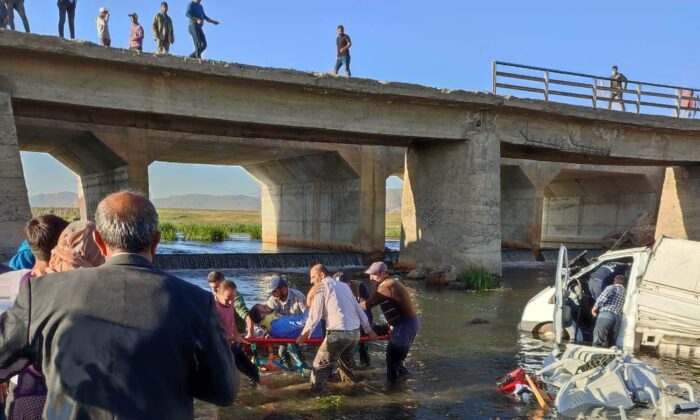 Van’da trafik kazası; 3 yaralı