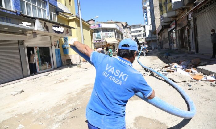 VASKİ’nin içme suyu şebeke hattı yenileme çalışmaları devam ediyor