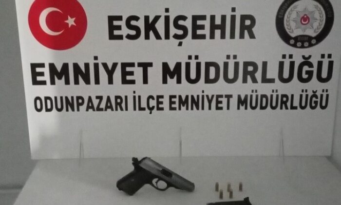 Vatandaşın ihbarıyla aracında silah taşıyan şahıs yakayı ele verdi