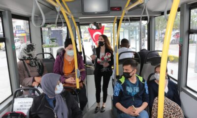 Vatandaşlar çiçeklerle karşılandı