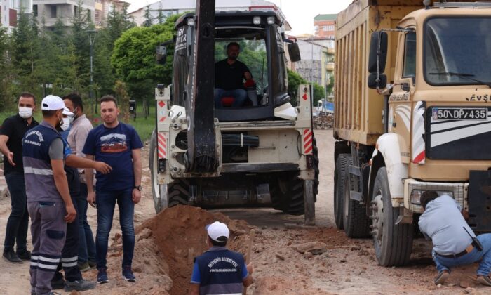 Vefa Küçük Caddesinde içme suyu hattı yenileniyor