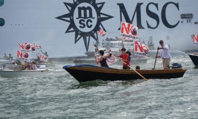 Venedik’te kruvaziyer seferlerinin tekrar başlaması protesto edildi