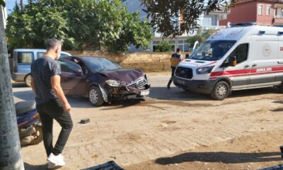 Virajı alamayan kadın sürücü duvara çarptı