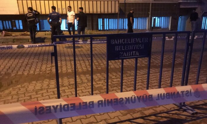 Yağış sonrasında Bahçelievler’de binanın bodrum kat merdiveni çöktü