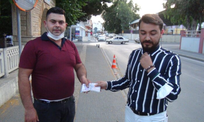 Yakıt aldığı istasyonda para dolu cüzdanı araç üzerinde bırakıp yoluna devam etti