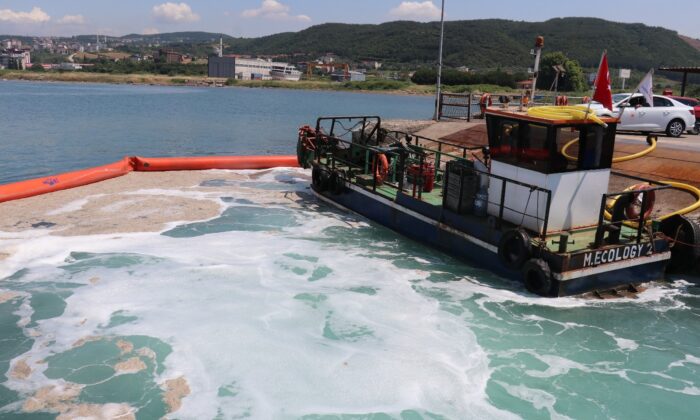 Yalova’da 40 metreküp müsilaj toplandı
