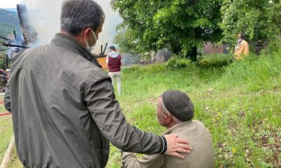 Yanan evini gözyaşlarıyla izledi