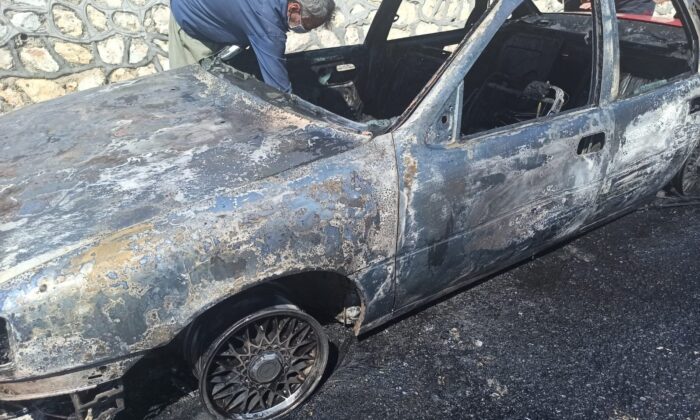 Yanan otomobil hurdaya döndü