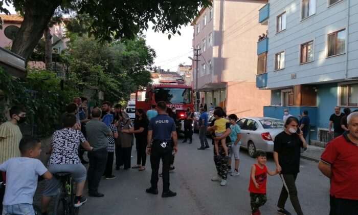 Yangın paniği sosyal mesafeyi unutturdu