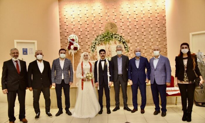 Yasin Özlü, çiftlerin nikahlarına katılıyor