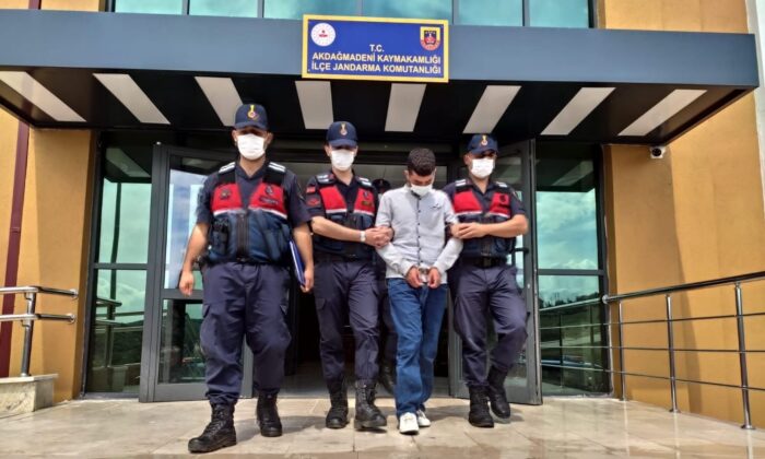 Yaşlı adamı dolandıran sahte savcı jandarma tarafından yakalandı