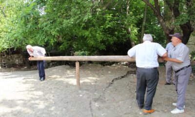 Yaşlılar 50 yıl sonra yeniden kurulan ‘cıngırdak’ ile çocuklar gibi eğlendi