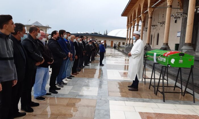 Yaya yolunda hayatını kaybeden genç kız memleketinde sonsuzluğa uğurlandı