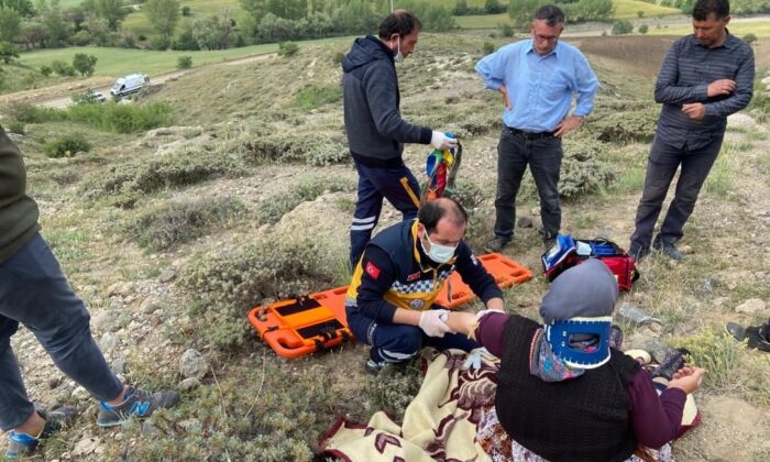 Yaylada ayağı kırılan yaşlı kadının imdadına 112 yetişti